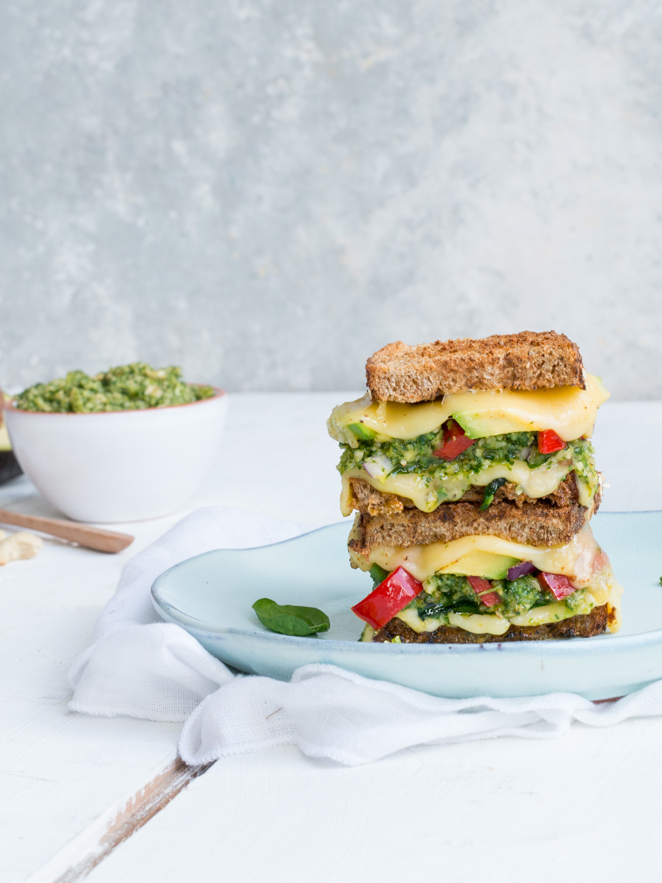 Tosti met Maaslander 30 Proteïne met pesto en avocado Maaslander